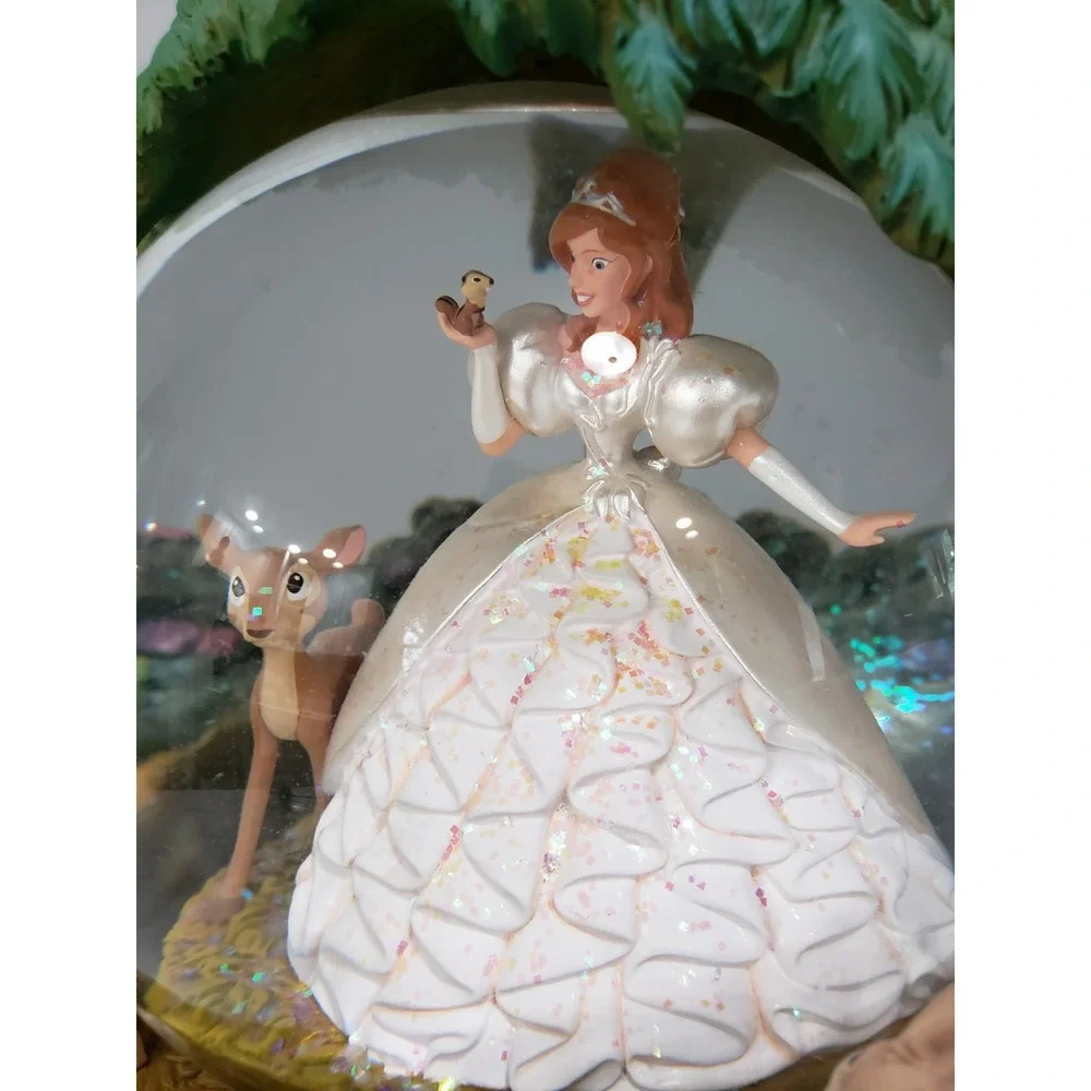 Disney Enchanted‎ Snow Globe With Giselle And Animal Friends